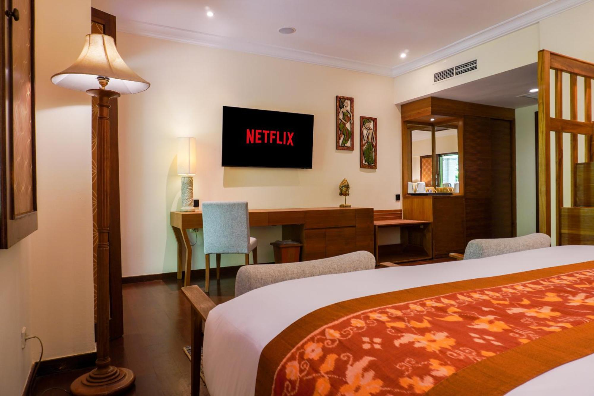 Hotel Nikko Bali Benoa Beach Nusa Dua (Bali) Exterior foto Netflix in a hotel room