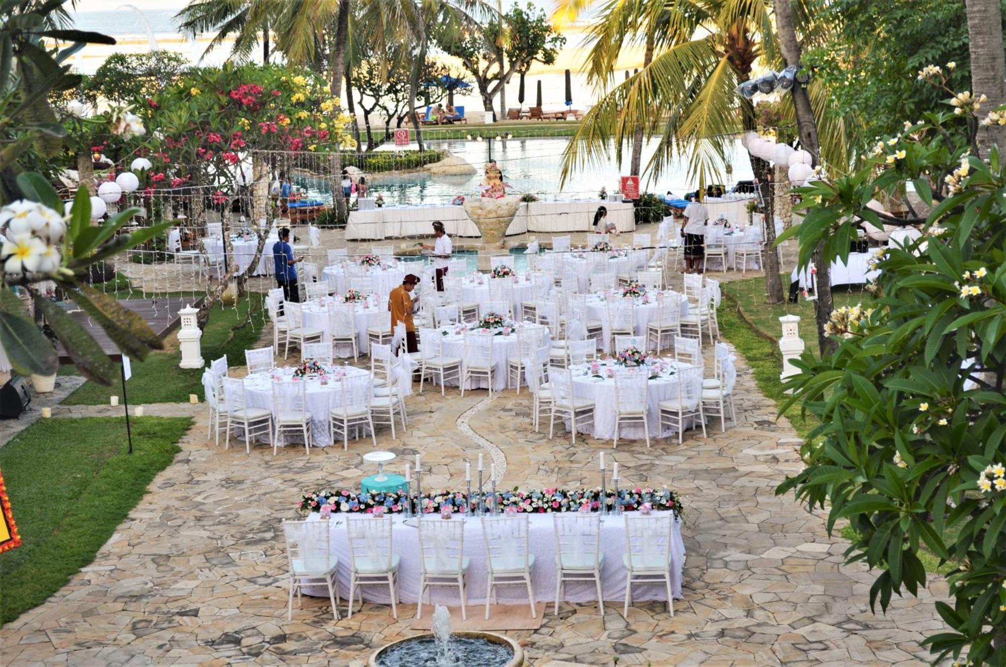 Hotel Nikko Bali Benoa Beach Nusa Dua (Bali) Exterior foto A wedding reception at a resort