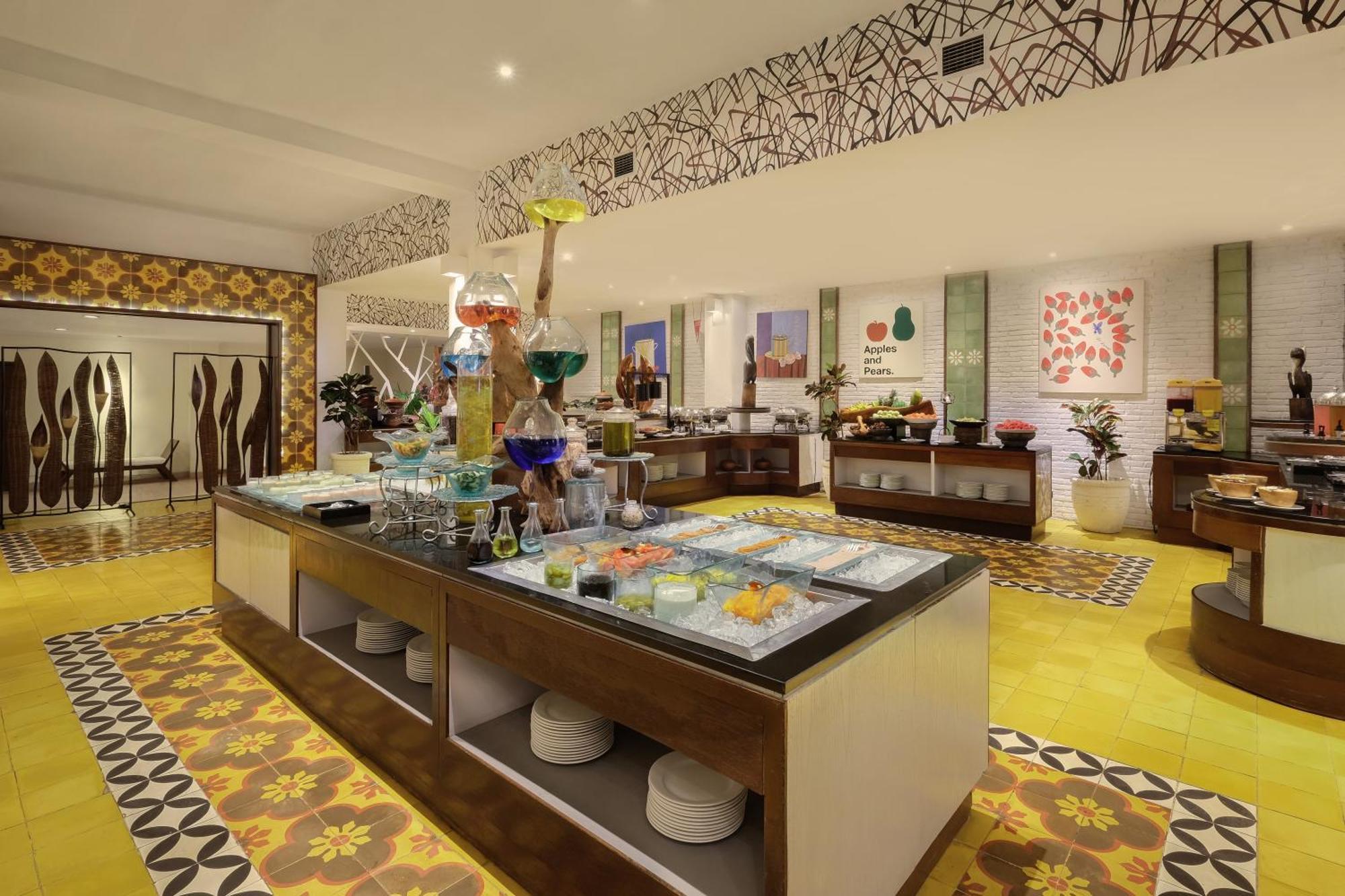 Hotel Nikko Bali Benoa Beach Nusa Dua (Bali) Exterior foto The buffet at the hotel